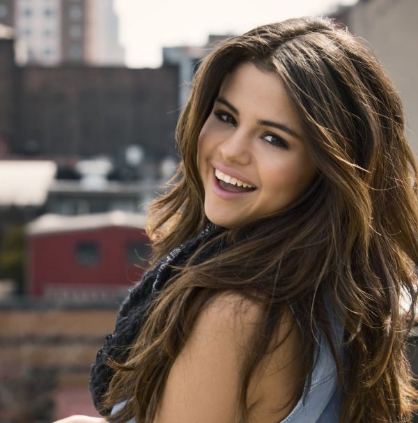 Selena-Gomez-64-Background