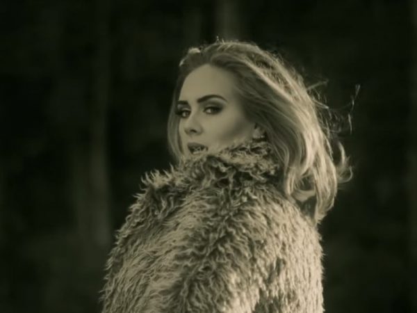 Hello-Di-Adele-Ecco-Perche-E-Gia-La-Nostra-Canzone-Preferita_Oggetto_Editoriale_850X600