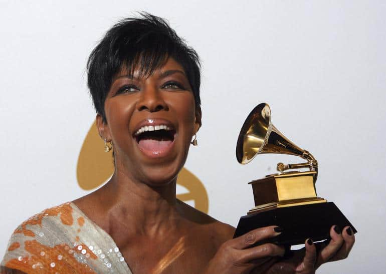 Natalie Cole Holds The Grammy Award For The Best Traditional Pop Vocal Album For &Quot;Still Unforgettable&Quot; During The 51St Annual Grammy Awards Held At The Staples Center In Los Angeles, On February 8, 2009. Afp Photo / Valerie Macon (Photo Credit Should Read Valerie Macon/Afp/Getty Images)