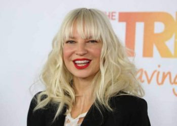 sia red carpet look showing face 1  iphone 640