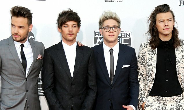 Los Angeles, Ca - November 22:  Recording Artists Liam Payne, Louis Tomlinson, Niall Horan And Harry Styles Of One Direction Arrive At The 2015 American Music Awards At Microsoft Theater On November 22, 2015 In Los Angeles, California.  (Photo By David Livingston/Getty Images)