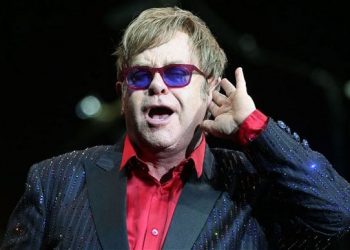 Elton John Accusato Di Molestie Sessuali Da Un'Ex Guardia Del Corpo, Sarà Vero? 2 Elton John Felice E Innamorato Sarà Ospite A Sanremo