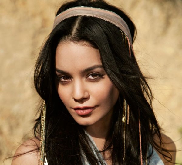 10 Attrici Che Hanno Floppato Come Cantanti 4 Cos-02-Vanessa-Hudgens-Headband-De_Src