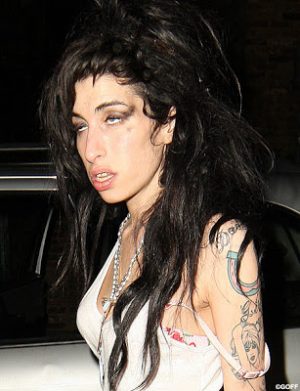 10 Cantanti In Crisi Con Problemi Dovuti Al Successo, Da Justin Bieber A Britney Spears 8 Amy Winehouse Facing Arrest After Allegedly Attacking 2Men Following A Drugs And Alcohol Binge In April Of 2008 Photo