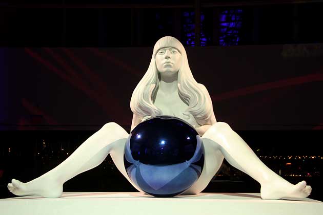 lady gaga scultura jeff koons