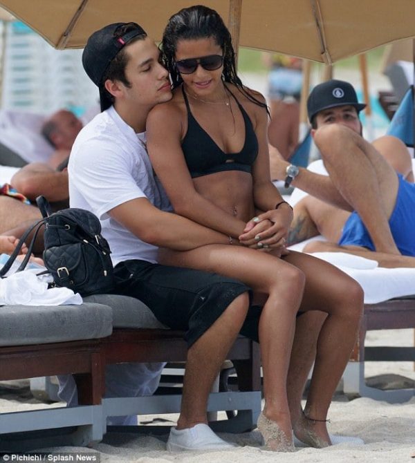 Omg! Austin Mahone In Mutande Su Snapchat! Ecco La Foto Hot Cancellata! 3 34Ed45F400000578-3626024-Young_Love_The_Couple_Who_Announced_Their_Romance_Earlier_This_Y-M-35_1465124463715