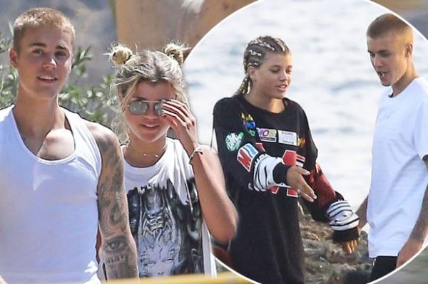 Pay-Main-Pay-Justin-Bieber-Holds-Hands-With-Sofia-Richie