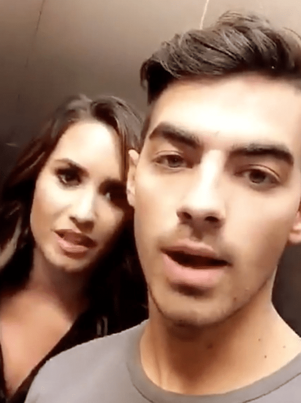 Joe-Jonas-And-Demi-Lovato-Get-Stuck-In-A-Lift-Pre-Show-1474623013-View-1
