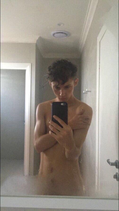 Troye Sivan: Le Sue Foto Nudo Finiscono Sul Web 3 Tumblr_Odiq0Zlkn51V0Nzico1_1280