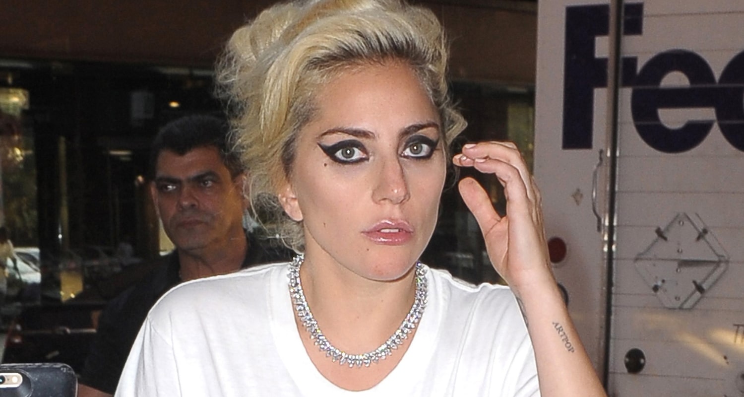 Lady-Gaga-Calls-Tony-Bennett-When-Shes-Feeling-Sad-Social-1