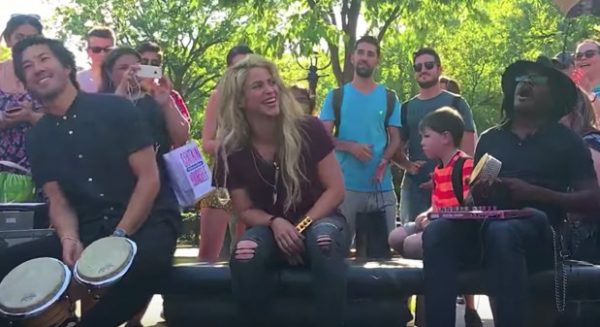 Shakira-Chantaje-Live-Performance