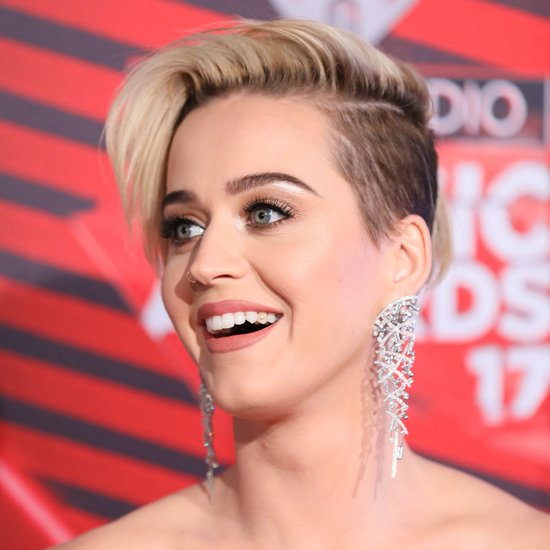 Katy Perry Look Capelli: 10 Tagli E Colori Sfoggiati Dalla Popstar! 11 Katy-Perry-Tooth-Jewelry-2017-Iheartradio-Awards