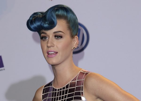 Katy Perry Look Capelli: 10 Tagli E Colori Sfoggiati Dalla Popstar! 5 Copy-Of-141713851_10-E1332450906920