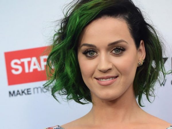 Katy Perry Look Capelli: 10 Tagli E Colori Sfoggiati Dalla Popstar! 7 Katy-Perry-Verde