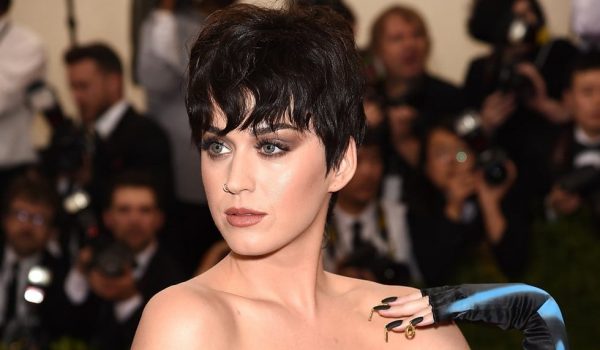 Katy Perry Look Capelli: 10 Tagli E Colori Sfoggiati Dalla Popstar! 9 Katy-Perry_980X571