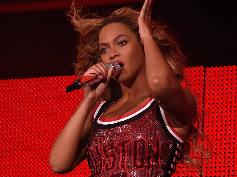 Beyoncé Solidarietà Per La Sua Houston, Sommersa Dall'uragano Harvey