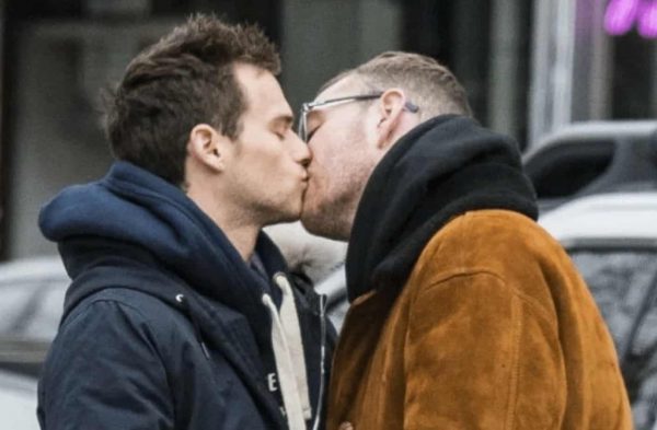 Sam Smith Bacio Brandon Flynn