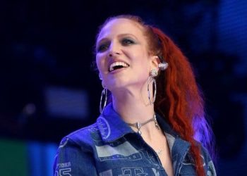 Jess Glynne Nuova Regina D’Inghilterra! Soffia La #1 A Dua Lipa