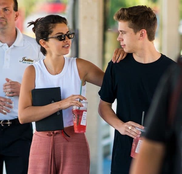 Selena Gomez Homem Misterioso Suposto Namoro Namorado Affeir Amigos Fonte Fotos Caleb Stevens 1531491808