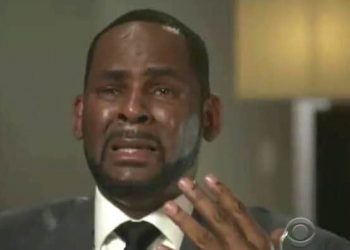 R Kelly Piange Alla Cbs