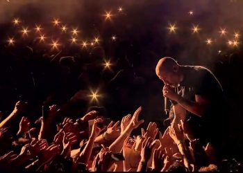 Chester Bennington Dei Linkin Park: La Toccante Versione Solo Voce Di &Quot;One More Light&Quot; 1 One More Light Chester Bennington
