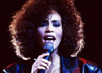 Whitney Tour Ologramma