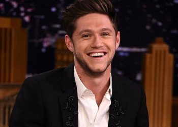 Niall Horan Dec A Billboard Akl