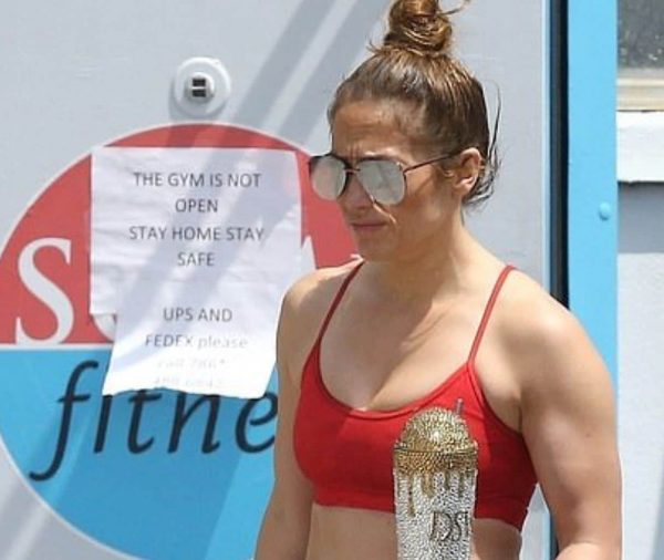 Jennifer Lopez Viola La Quarantena E Va In Palestra, Il Web La Insulta. 2 Jennifer Lopez Palestra