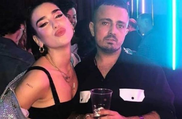 Dua Lipa Fashion: Sguardo Al Look Ed I Vestiti Ispirati Agli Anni '90 12 Lorenzo Posocco Dua Lipa