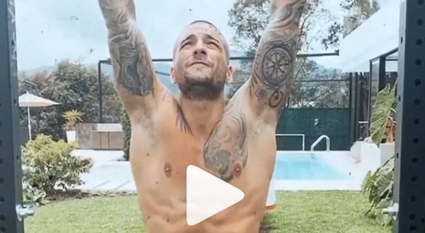 Maluma A Petto Nudo Con Addominali Perfetti In Quarantena. 1 Maluma Hot In Quarantena