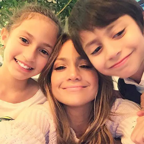 Festa Della Mamma: Da Beyoncé A Madonna, Le Foto Delle Cantanti Mamme. 8 Jlo Figli Maximilian Emme