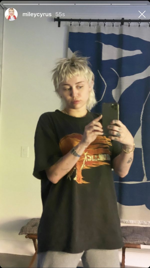 Miley Cyrus Nuovo Taglio Di Capelli Da Tedesca Anni '80. 1 Miley Cyrus Lesbo Tedesca