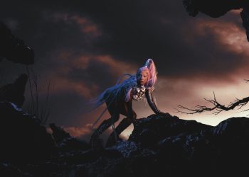 Lady Gaga Cliff Coloured Pp