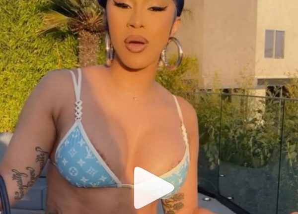 Cardi B Contro Gli Haters: Mezza Nuda In Costume Da Bagno. 1 Cardi B Costume Seno
