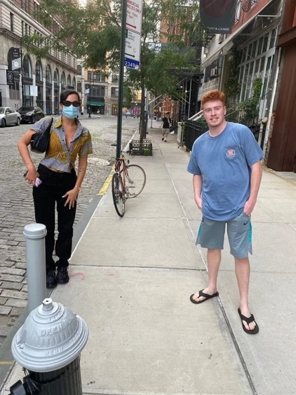 Dua Lipa Con Un Fan: &Quot;Selfie Si, Ma Con Le Distanze Sociali&Quot; 2 Dua Lipa Fan Distanza