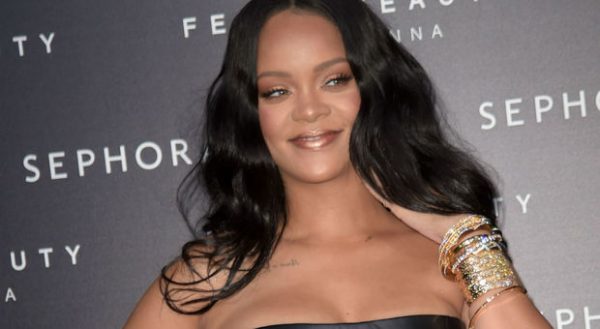 Rihanna: Dopo Trucchi E Intimo Tocca Alle Scarpe Da Donna Firmate Fenty. 1 Fenty Rihanna