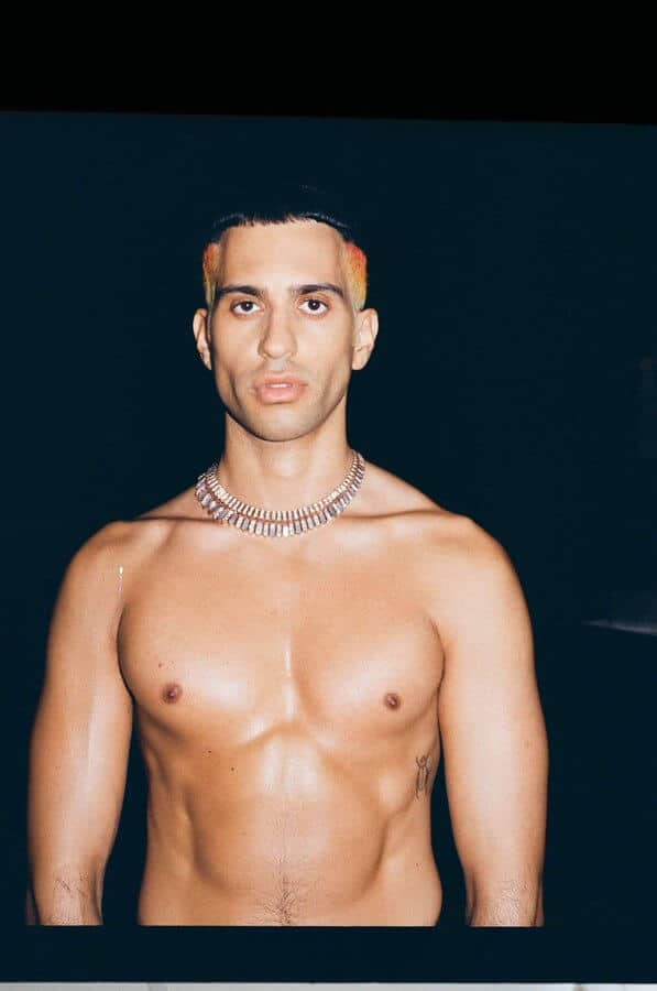 Mahmood Nudo Dorado
