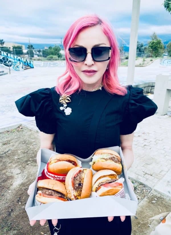 Madonna Con I Capelli Rosa Insieme Al Fidanzato Ahlamalik, Canta Kurt Cobain. 1 Eltcaamwkaanwzr