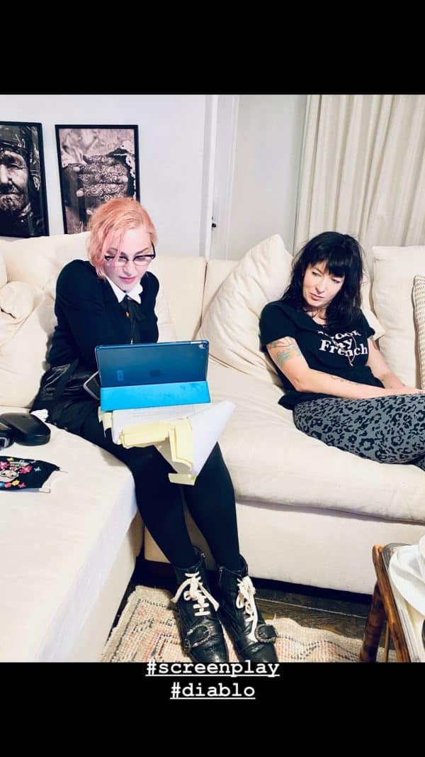 Madonna: Vota Biden, Ritoccata E Con I Capelli Rosa Su Instagram. 2 Madonna Rosa