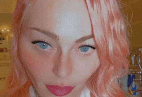 Madonna: Vota Biden, Ritoccata E Con I Capelli Rosa Su Instagram. 1 Madonna Rosa