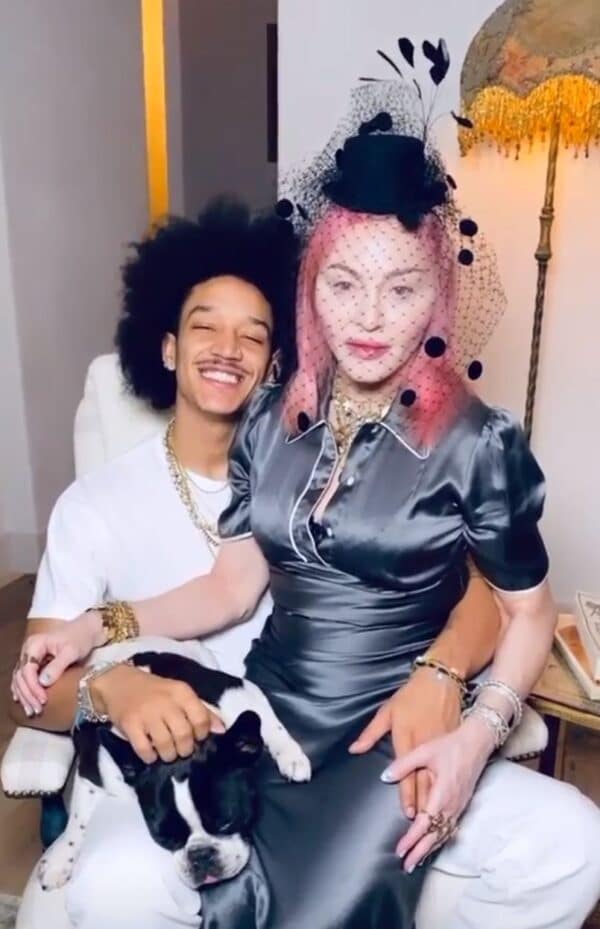 Madonna Non É Morta, La Sua Foto Al Giorno Del Ringraziamento, Bella E Tirata. 1 Madonna Ringraziamento