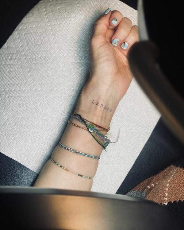 Madonna Si Fa Un Nuovo Piccolo Tatuaggio Pieno Di Significato 3 Madonna Taguaggio