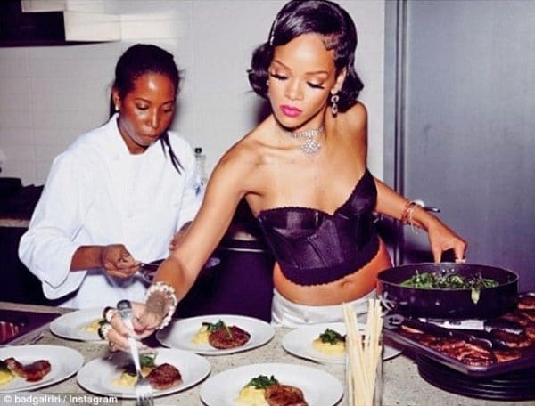 Rihanna Come La Clerici: Scriverà Un Libro Di Cucina Caraibica. 1 Rihanna Libro Cucina Ricette
