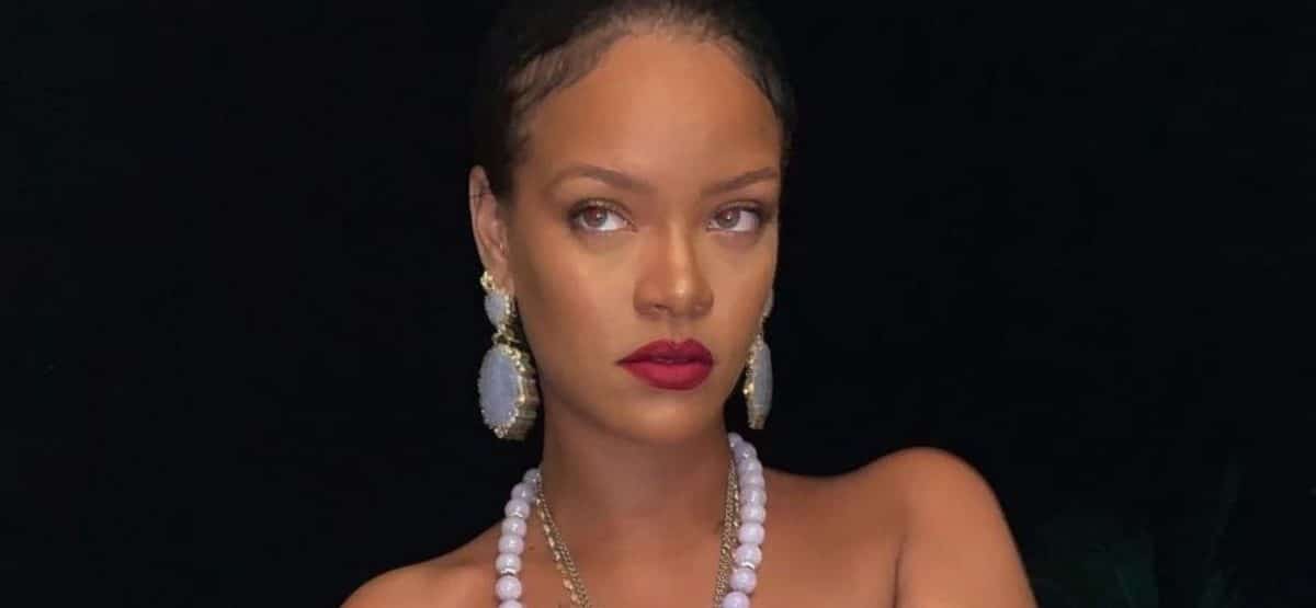 Rihanna Topless: Foto Hot Per Savage X Fenty, Si Copre Il Seno Con Il Braccio. 1 Rihanna Topless