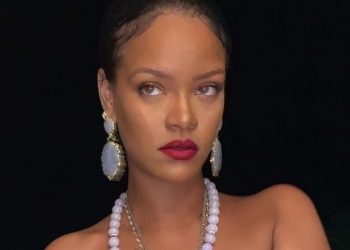 Rihanna Topless
