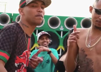 Parado No Bailao Traduzione