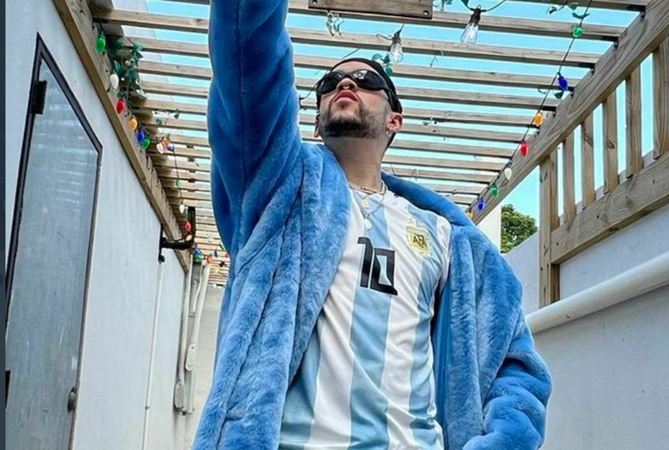 Bad Bunny Festeggia Messi E L'Argentina Vincitrice Dei Mondiali, Ecco Le Foto 1 Messi Bad Bunny