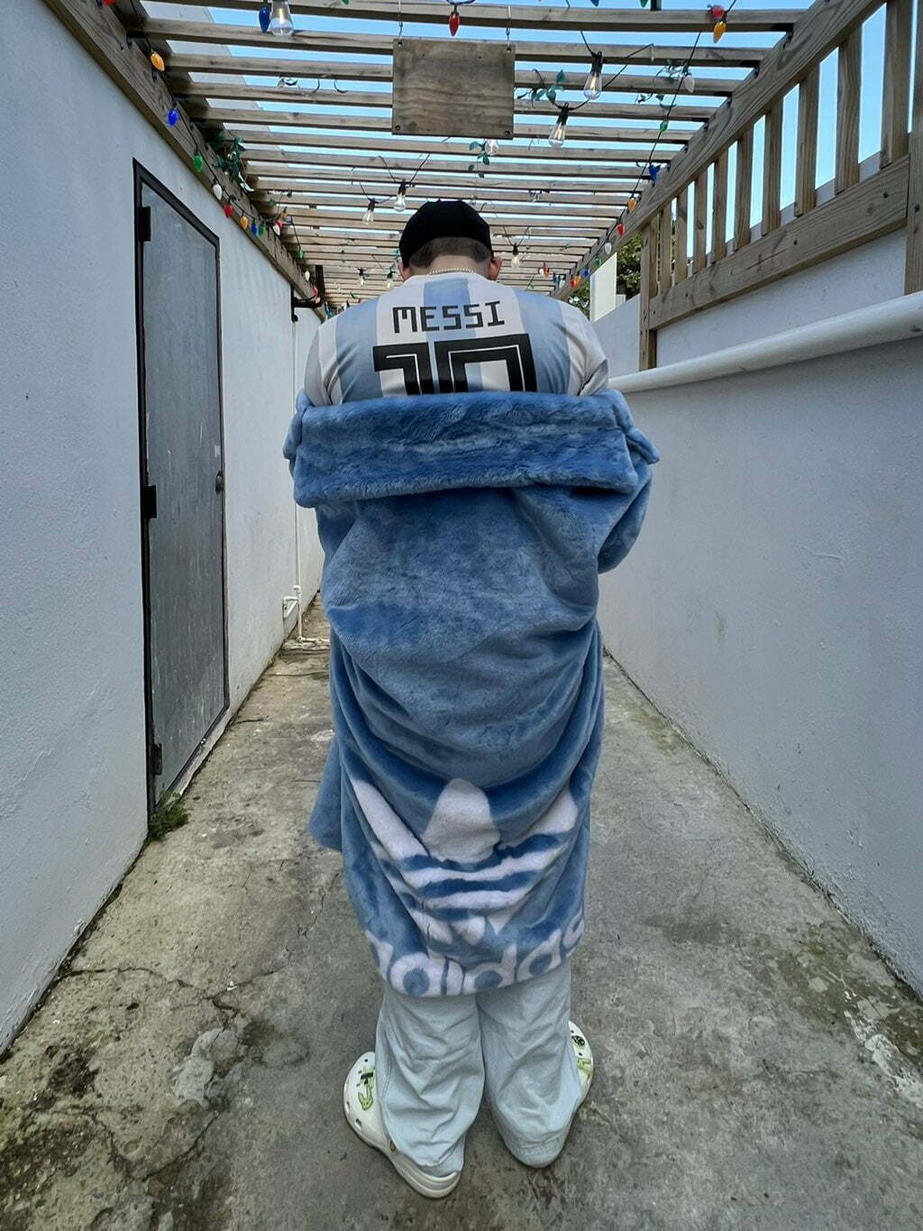 Bad Bunny Festeggia Messi E L'Argentina Vincitrice Dei Mondiali, Ecco Le Foto 3 Bad Bunny Messi