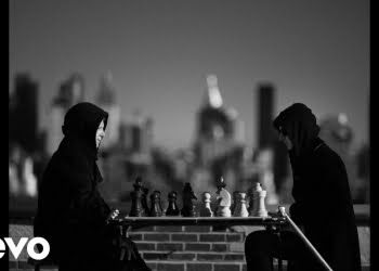 Ghost Again Testo Traduzione