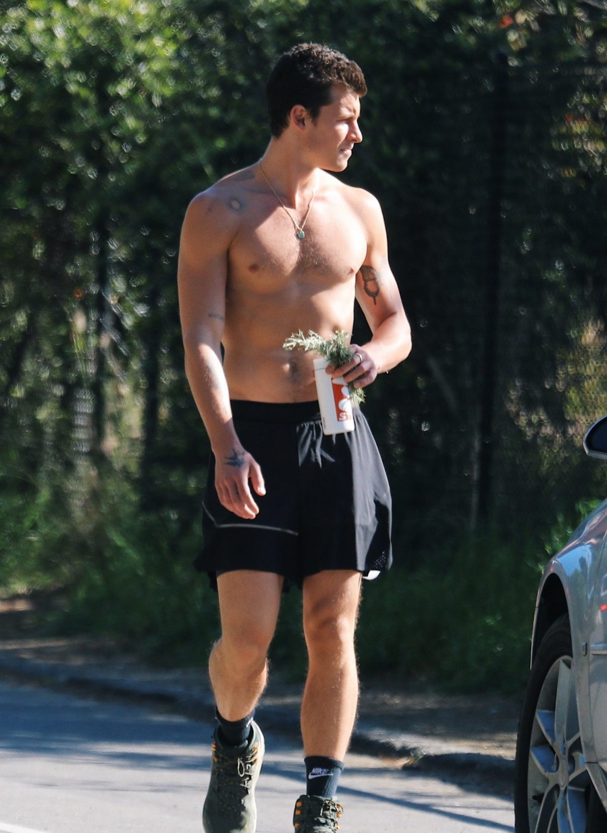Shawn Mendes A Petto Nudo Mostra Il Fisico Manda In Tilt I Social 6 Quvze4V